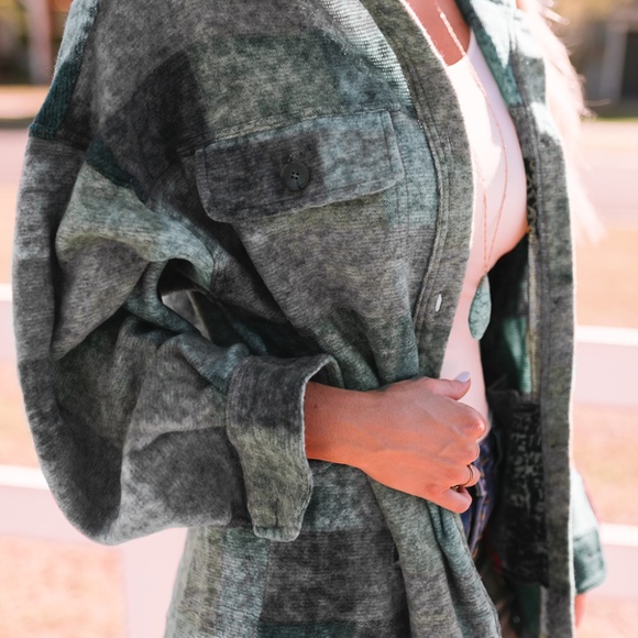 B103 Multicolor Brushed Plaid Pocketed Oversized Shacket - Picture 3 of 4